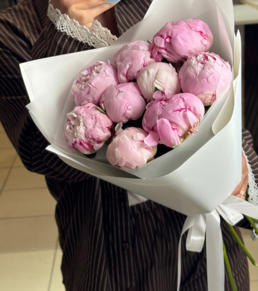 Букет 9 розовых пионов